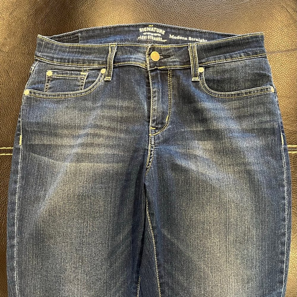 Signature Levi Strauss Ladies Modern Straight Jeans Size 12S / W31/ L30 - Picture 2 of 6